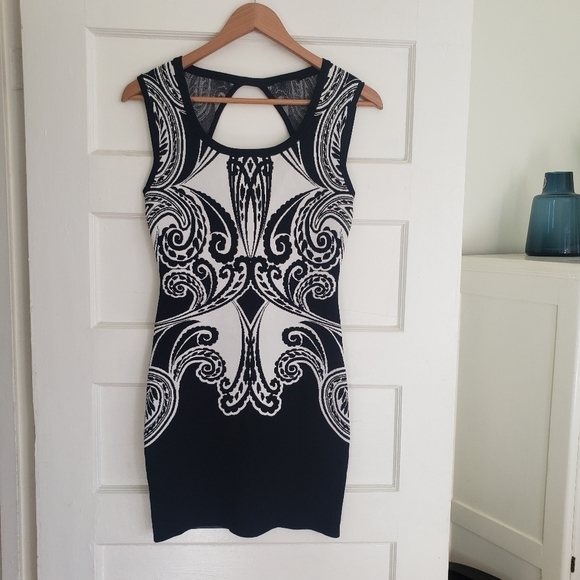 GUESS BLACK AND WHITE "ORNATE" PAISLEY BODYCON MINI-DRESS  SIZE SMALL - Picture 5 of 16